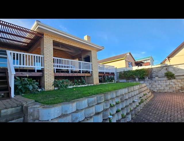 6 BEDROOM HOUSE FOR SALE IN DANA BAY